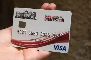 Imagen Entregan tarjetas para pensiones del Bienestar en Veracruz ¿A quiénes?