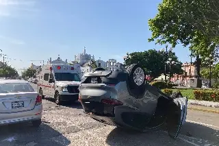 Imagen Identifican a joven cuyo auto volcó en centro de Veracruz 