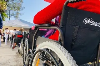 Imagen Piden respetar rampas para discapacitados en Veracruz; las tapan con vehículos