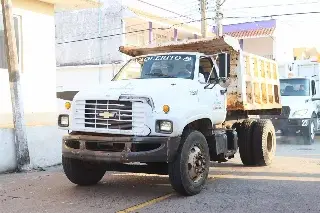 Imagen Reemplazan camiones tras fallas en recolección de basura en Alvarado : Alcaldesa 