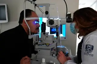 Imagen Aumentan casos de cataratas oculares por diabetes y envejecimiento, advierte la UNAM 