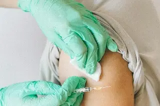 Imagen Mantiene UV módulo de vacunación contra sarampión en Veracruz 