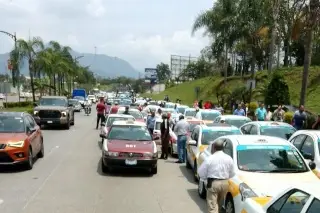 Imagen Taxistas protestan en Córdoba, Veracruz; esto exigen 
