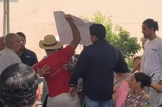Imagen Ciudadano se manifiesta en la inauguración del centro médico Santa Ana en Boca del Río 
