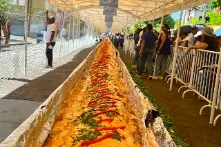 Imagen Utilizan una tonelada y media de pescado y mariscos para preparar este sólo platillo en Boca del Río