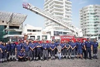 Imagen Bomberos conurbados abren sus puertas al público con exhibición de vehículos