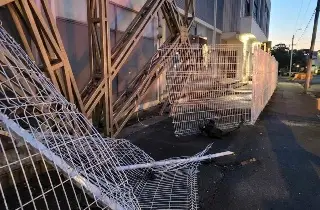 Imagen ¡Otra vez! Chocan contra la barda de una escuela en Boca del Río 